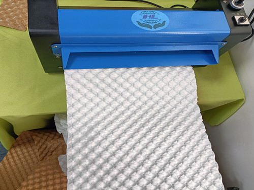 白色牛皮纸心型压泡纸机